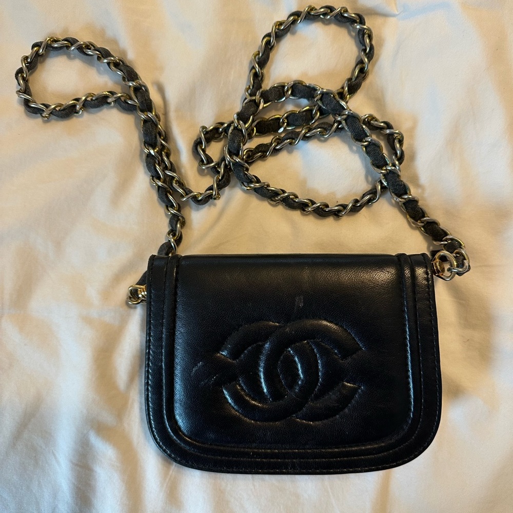 Chanel- Vintage Crossbody